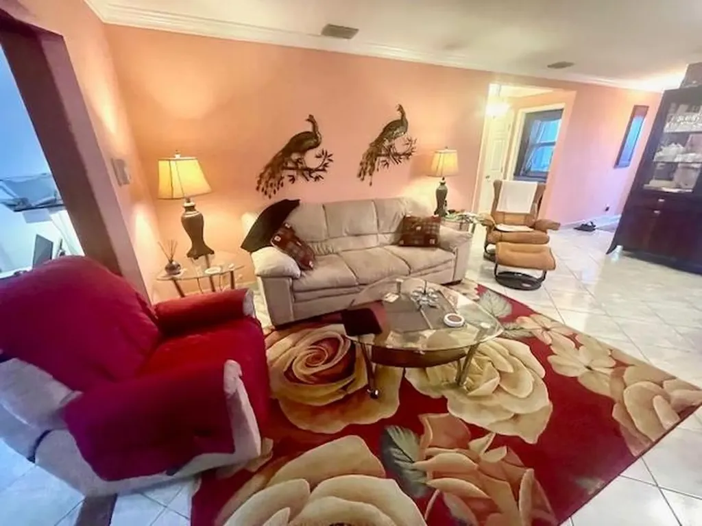 Jansel Court Grand Bahama Freeport BS