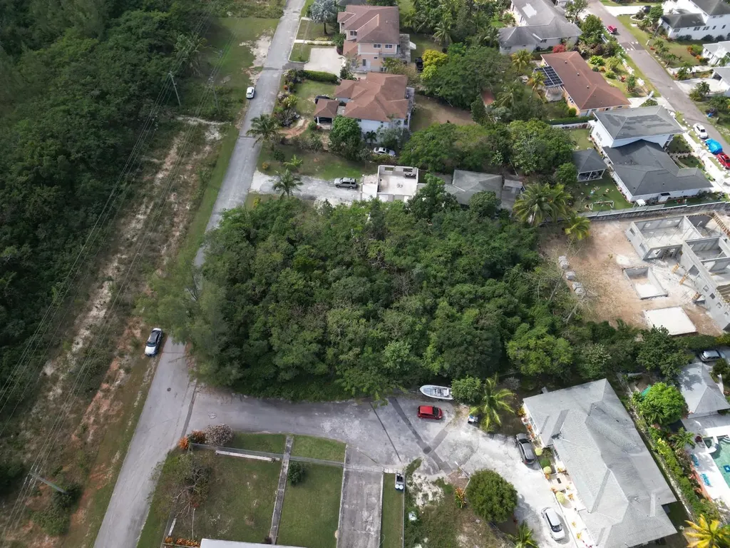 8 Skyline Lakes New Providence Paradise Island BS