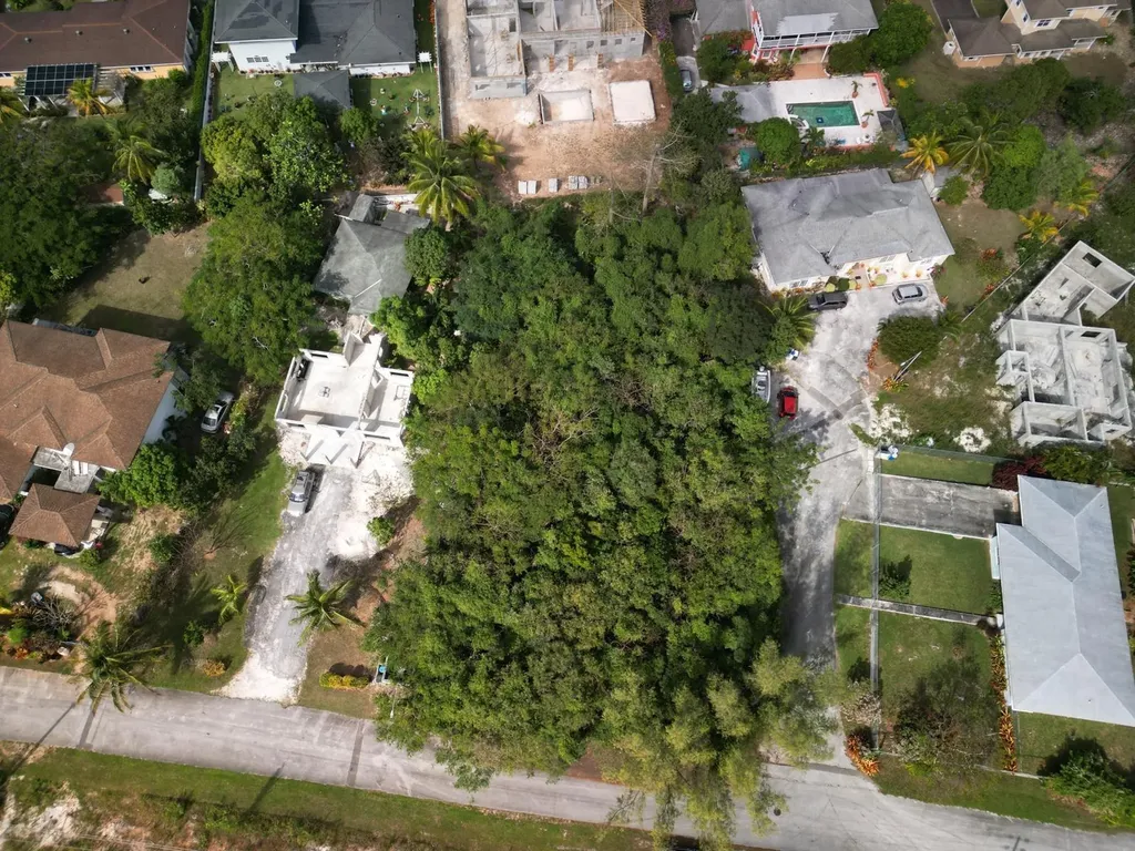 8 Skyline Lakes New Providence Paradise Island BS