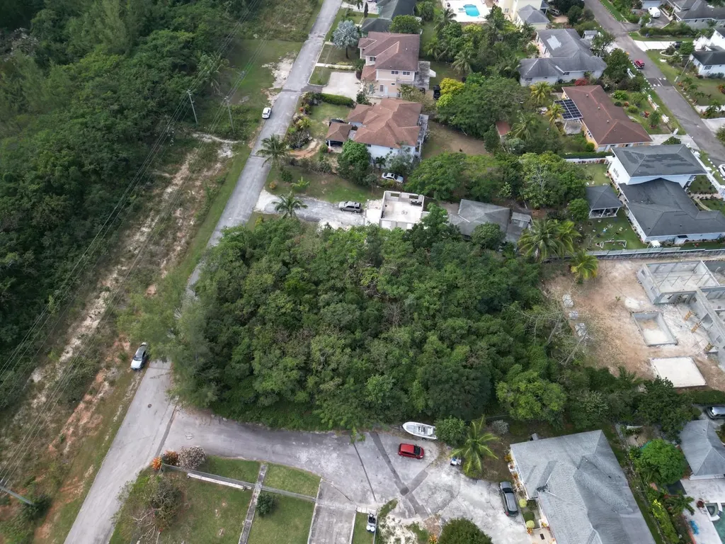 8 Skyline Lakes New Providence Paradise Island BS
