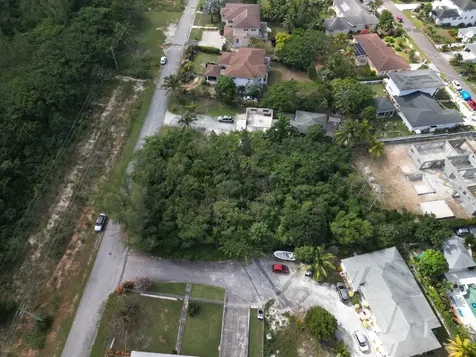8 Skyline Lakes New Providence Paradise Island BS