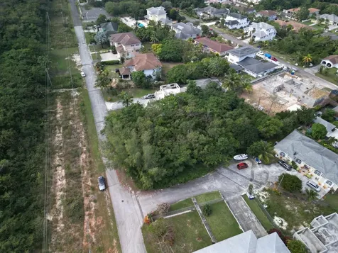 8 Skyline Lakes New Providence Paradise Island BS