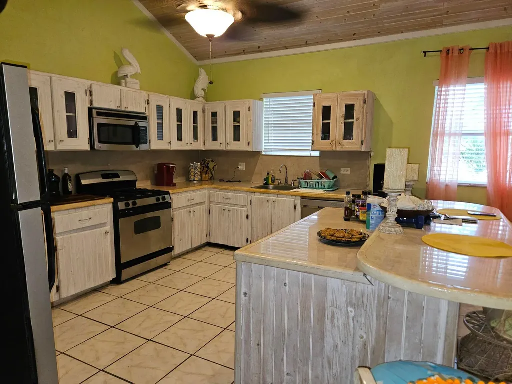 Morgan's Drive Andros BS