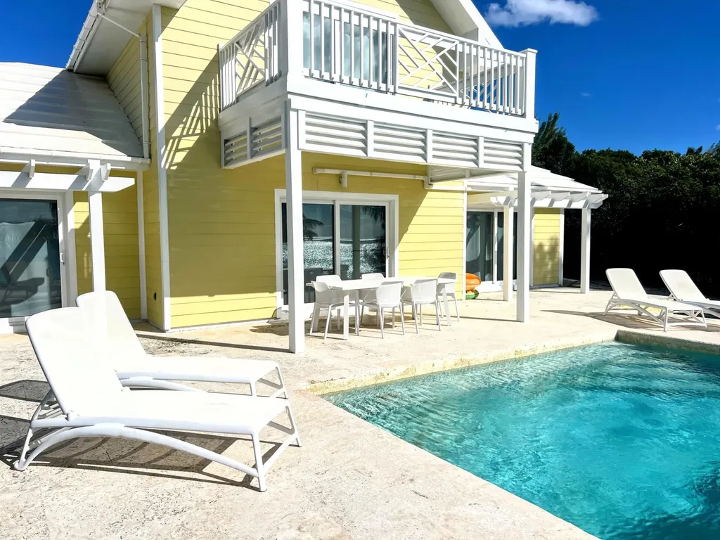 Queen's Highway Eleuthera BS