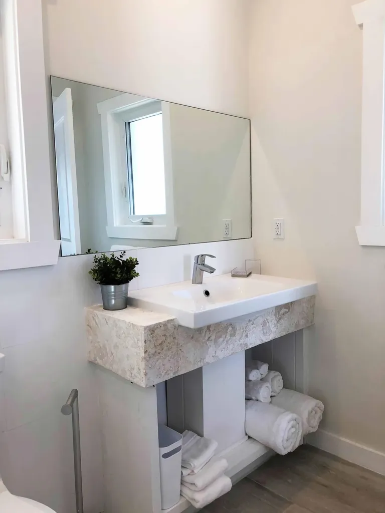 Queen's Highway Eleuthera BS