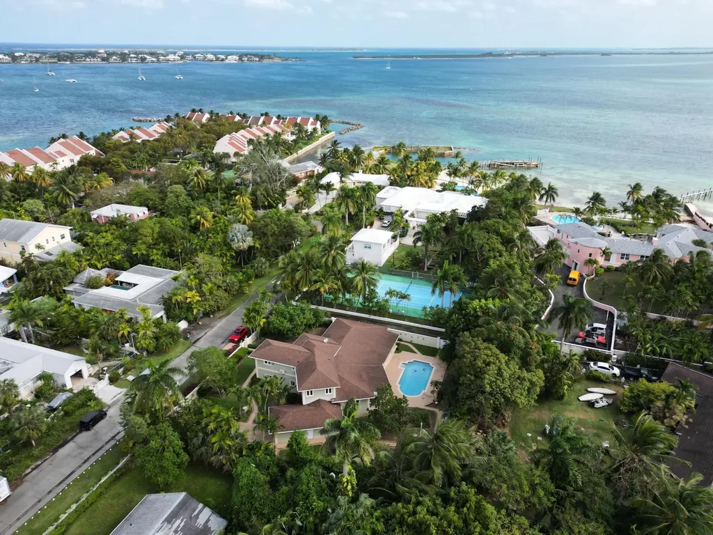 New Providence Paradise Island BS, 17 Dick's Point