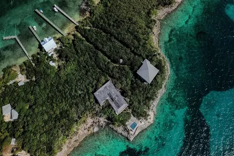 Aynya Abaco BS
