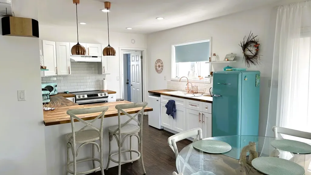 51 Man O War Road Eleuthera BS