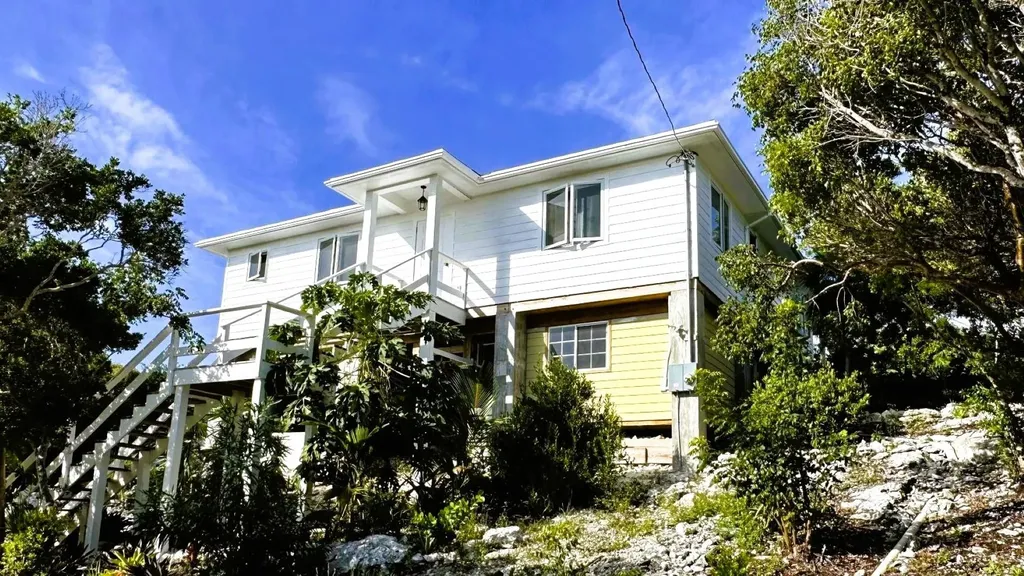 51 Man O War Road Eleuthera BS