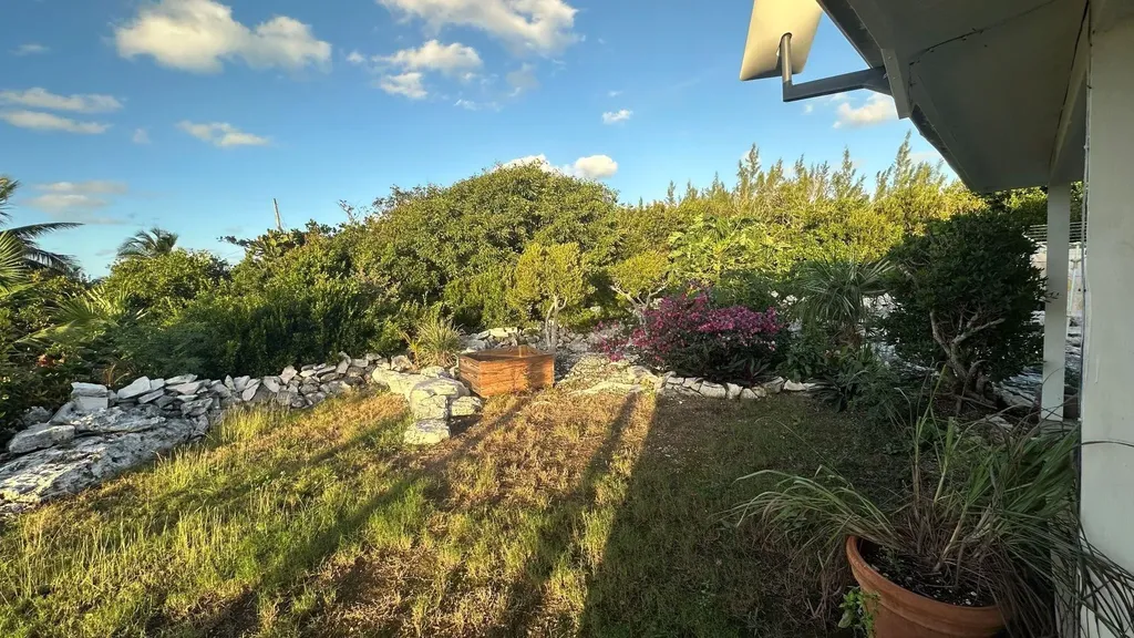 51 Man O War Road Eleuthera BS