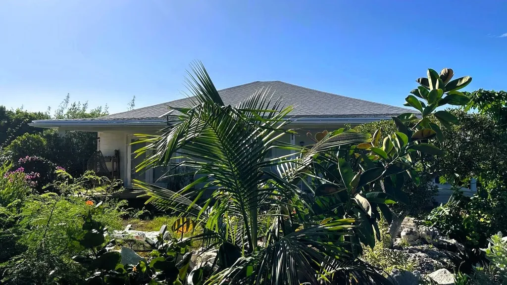 51 Man O War Road Eleuthera BS