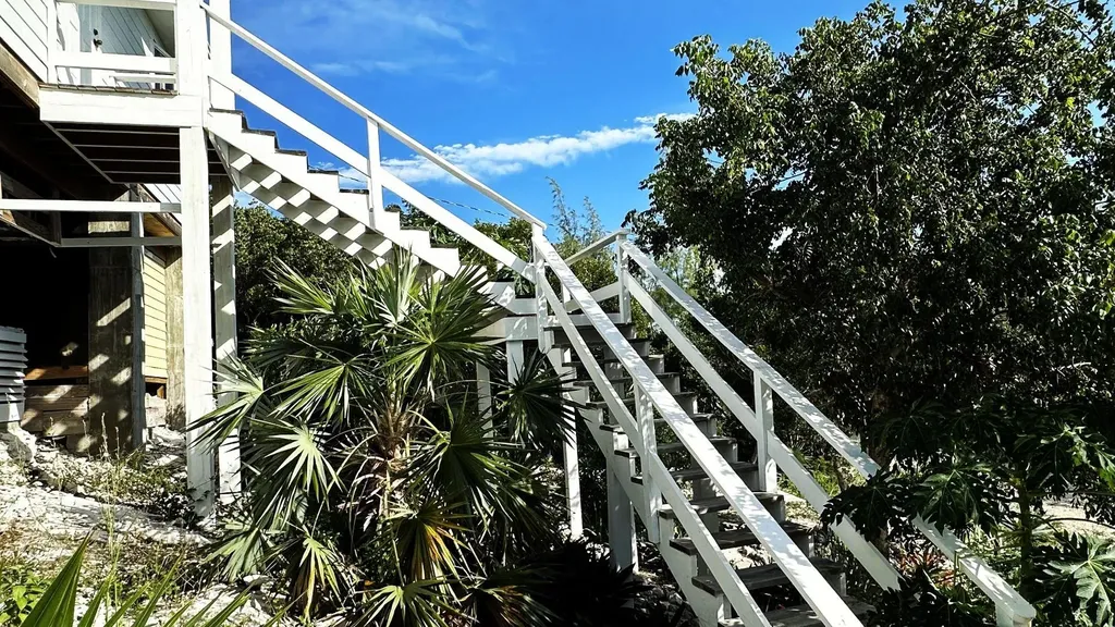 51 Man O War Road Eleuthera BS