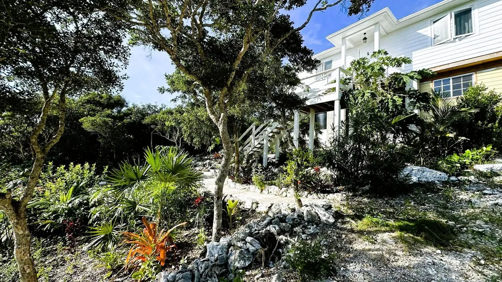 51 Man O War Road Eleuthera BS