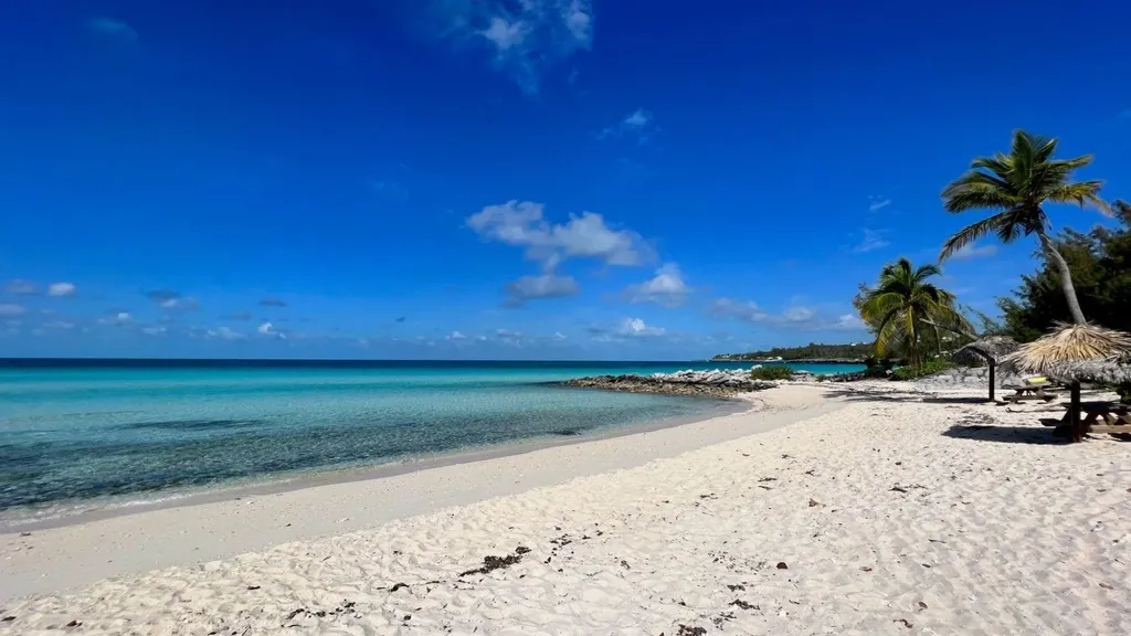 51 Man O War Road Eleuthera BS