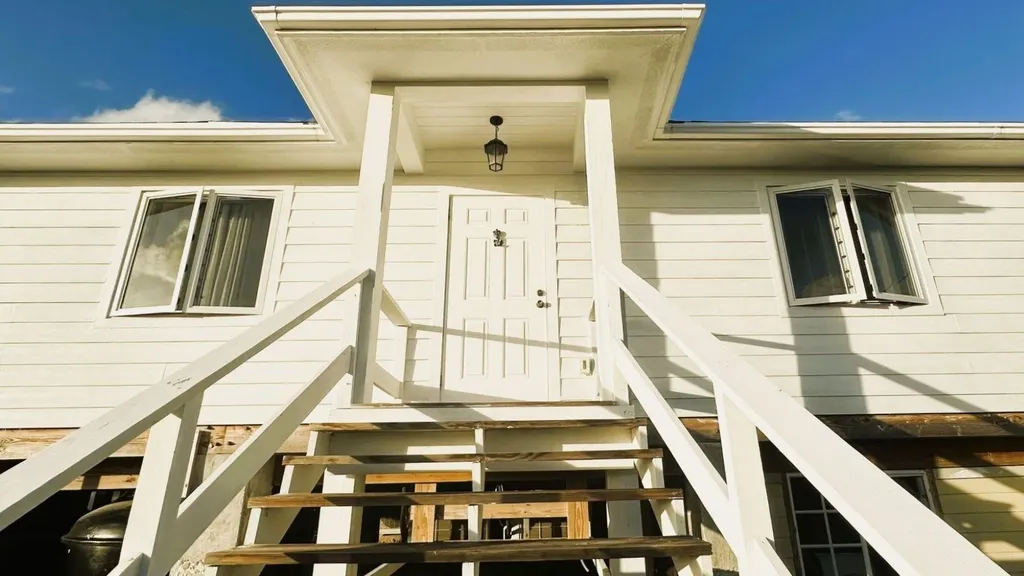 51 Man O War Road Eleuthera BS