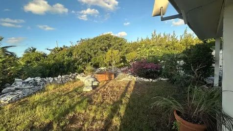 51 Man O War Road Eleuthera BS