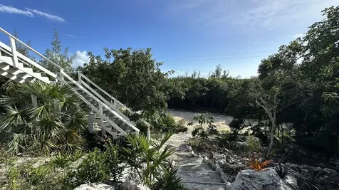 51 Man O War Road Eleuthera BS