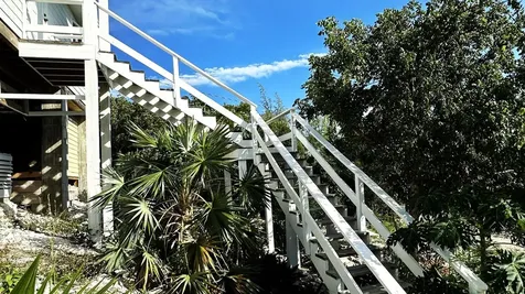 51 Man O War Road Eleuthera BS