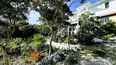 51 Man O War Road Eleuthera BS