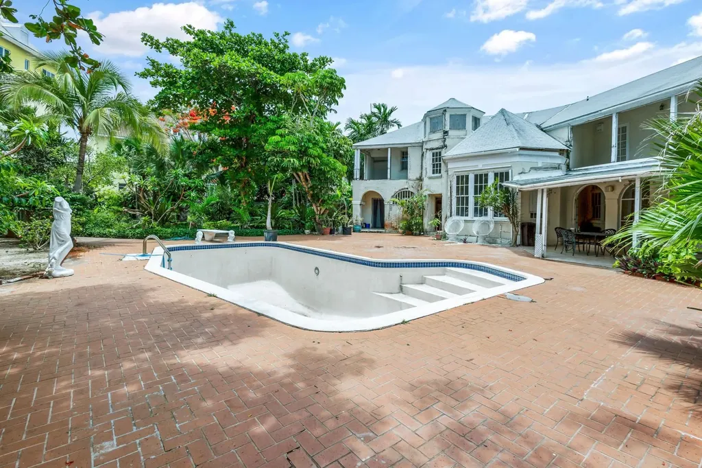 West Bay Street New Providence Paradise Island BS