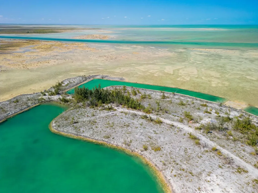 Lancashire Road 24 Grand Bahama Freeport BS