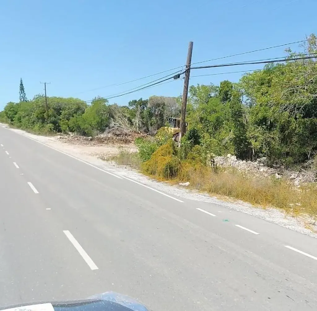 Queens Highway Hope Hill Exuma BS