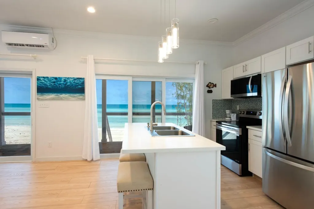 Mamaseataville Eleuthera BS