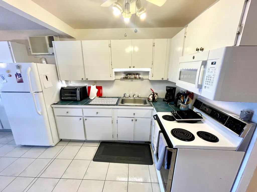 Jansel Court Grand Bahama Freeport BS