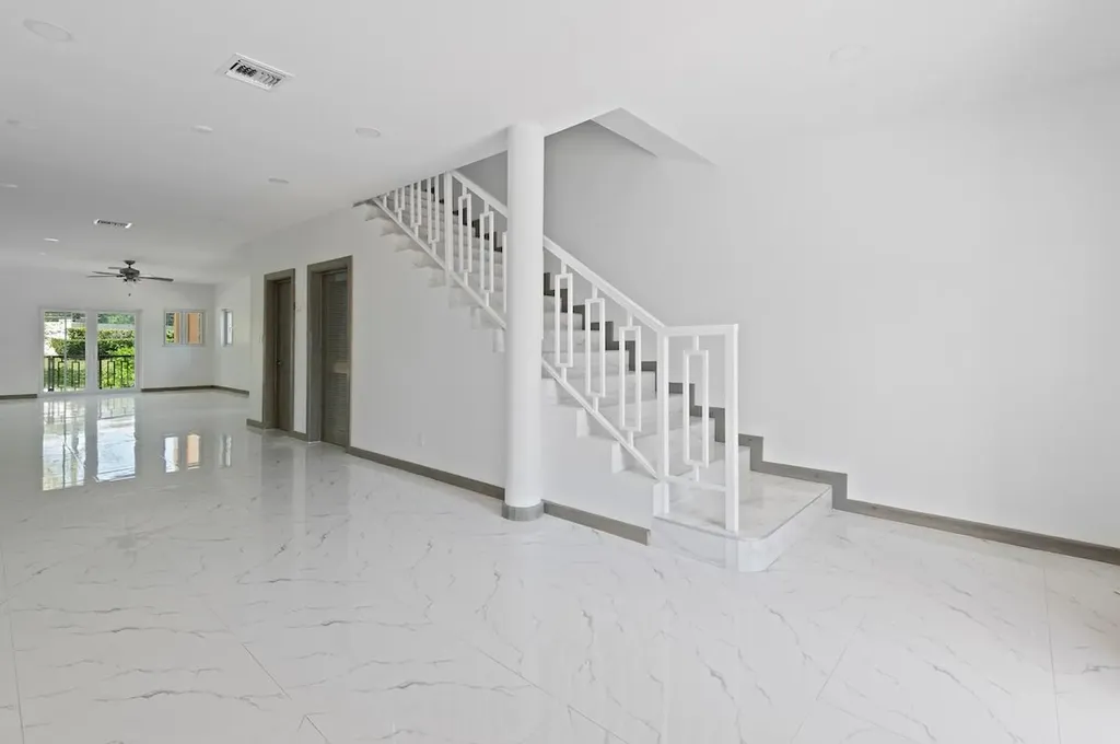 Lyford Hills Sub New Providence Paradise Island BS