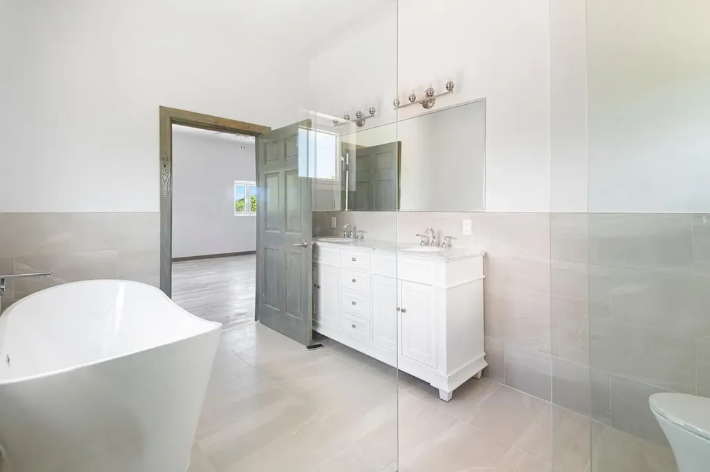 Lyford Hills Sub New Providence Paradise Island BS