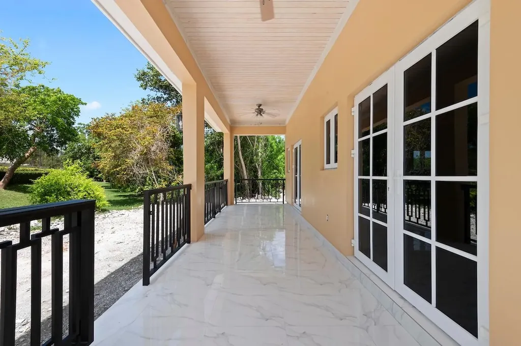 Lyford Hills Sub New Providence Paradise Island BS