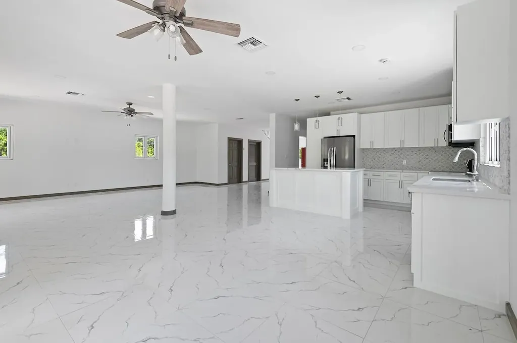 Lyford Hills Sub New Providence Paradise Island BS