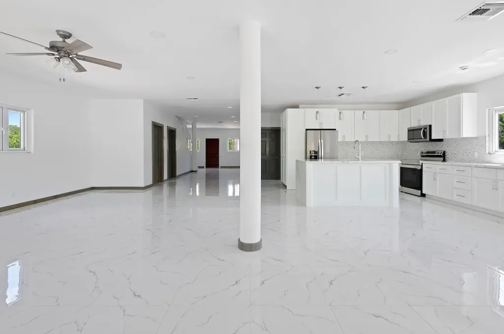 Lyford Hills Sub New Providence Paradise Island BS