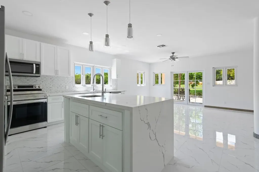 Lyford Hills Sub New Providence Paradise Island BS