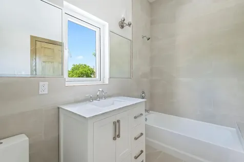 Lyford Hills Sub New Providence Paradise Island BS