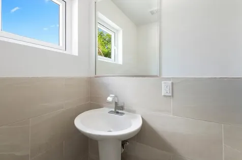 Lyford Hills Sub New Providence Paradise Island BS