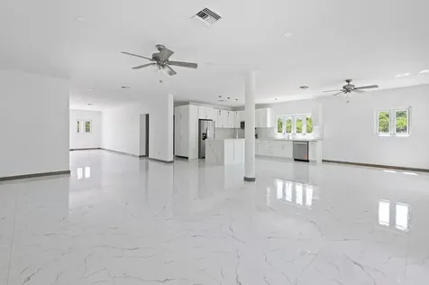 Lyford Hills Sub New Providence Paradise Island BS