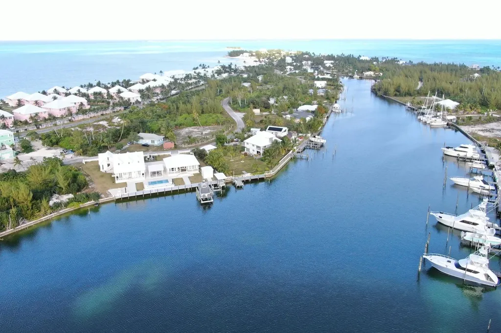 Canal Lot 10, Block 195 Abaco BS