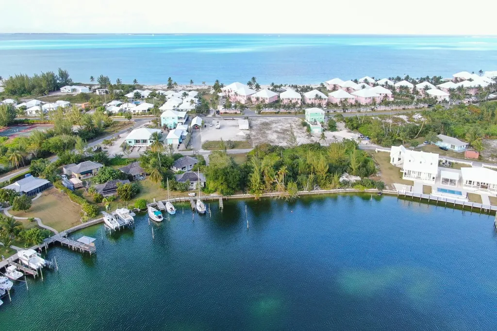 Canal Lot 10, Block 195 Abaco BS