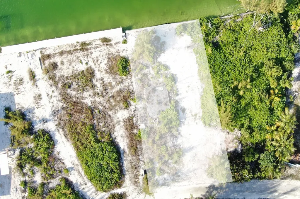 Canal Lot 10, Block 195 Abaco BS