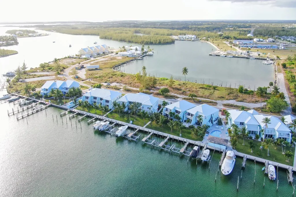 Canal Lot 10, Block 195 Abaco BS