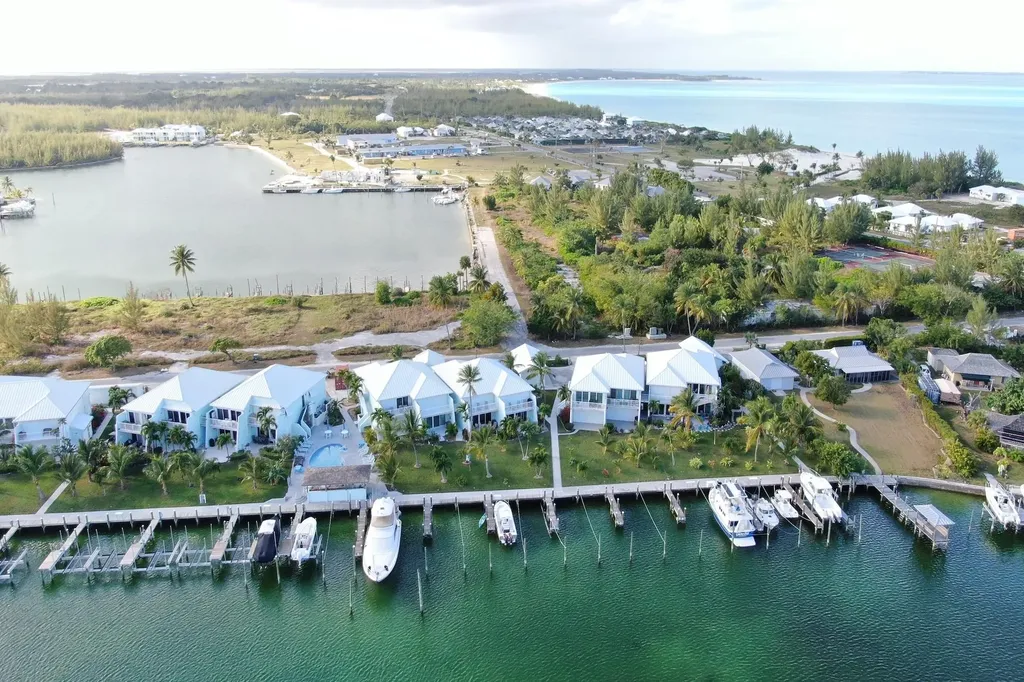 Canal Lot 10, Block 195 Abaco BS