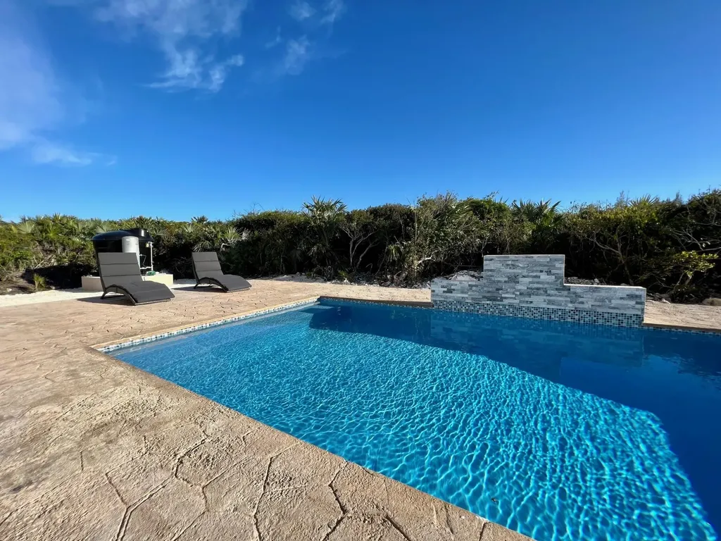 5 Ocean Drive Rainbow Bay Eleuthera BS