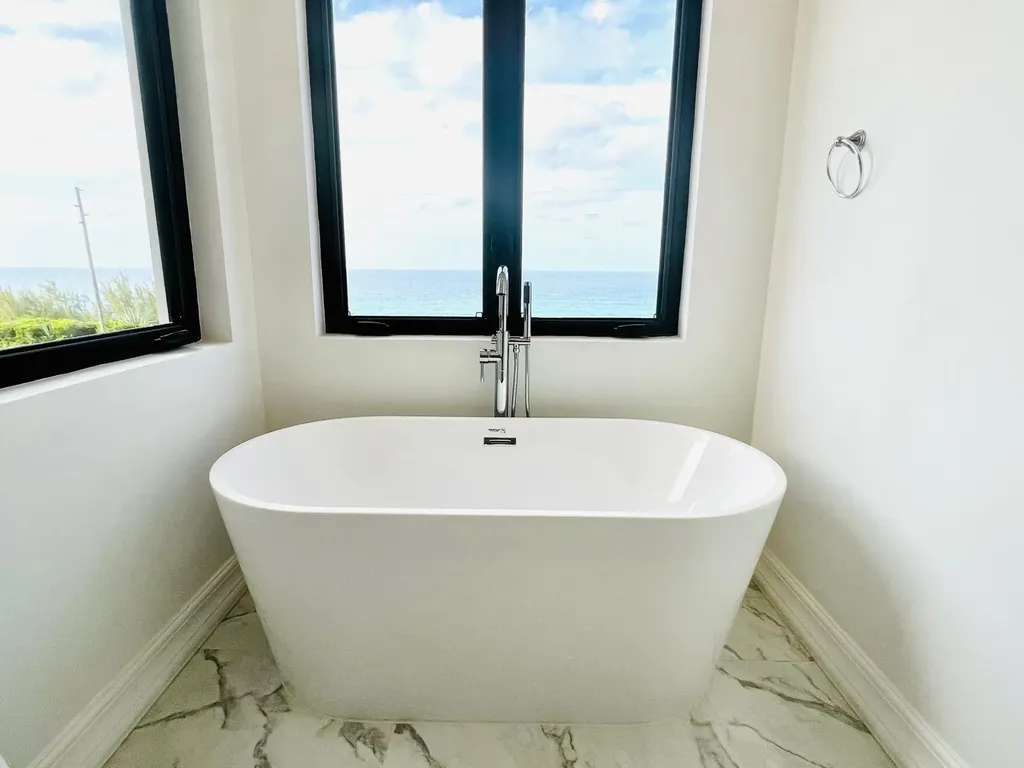 5 Ocean Drive Rainbow Bay Eleuthera BS