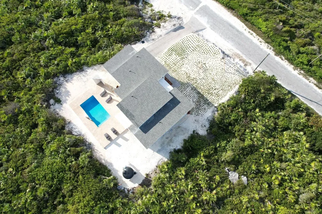 5 Ocean Drive Rainbow Bay Eleuthera BS
