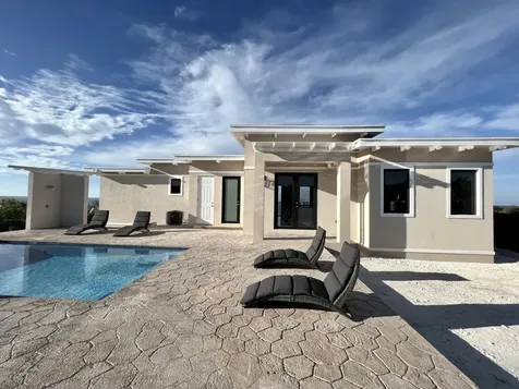 5 Ocean Drive Rainbow Bay Eleuthera BS