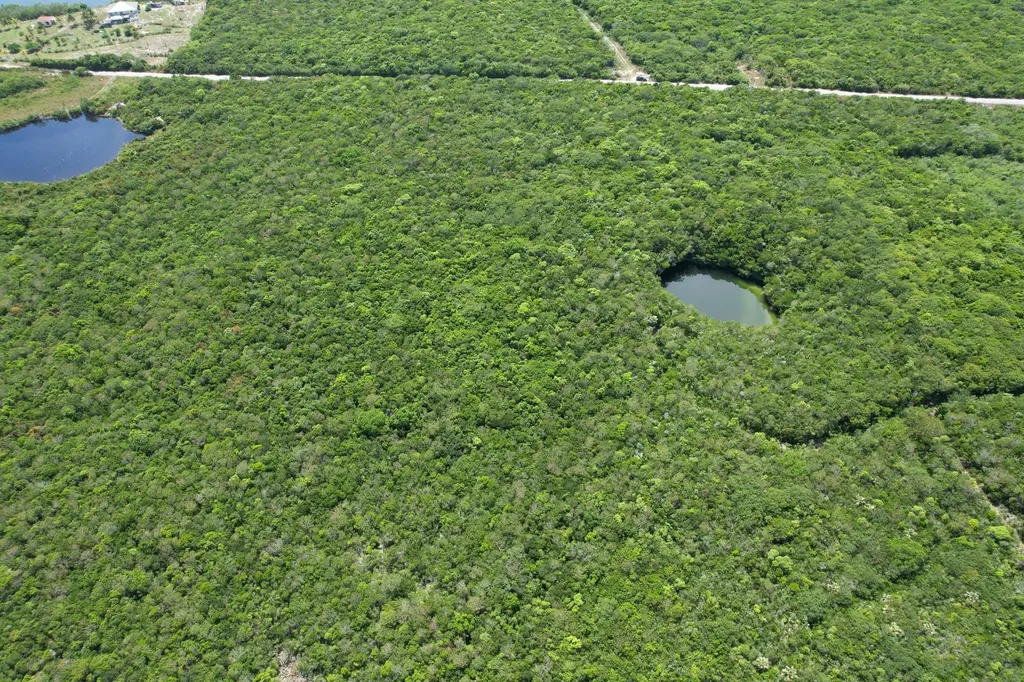 Queens Highway Eleuthera BS