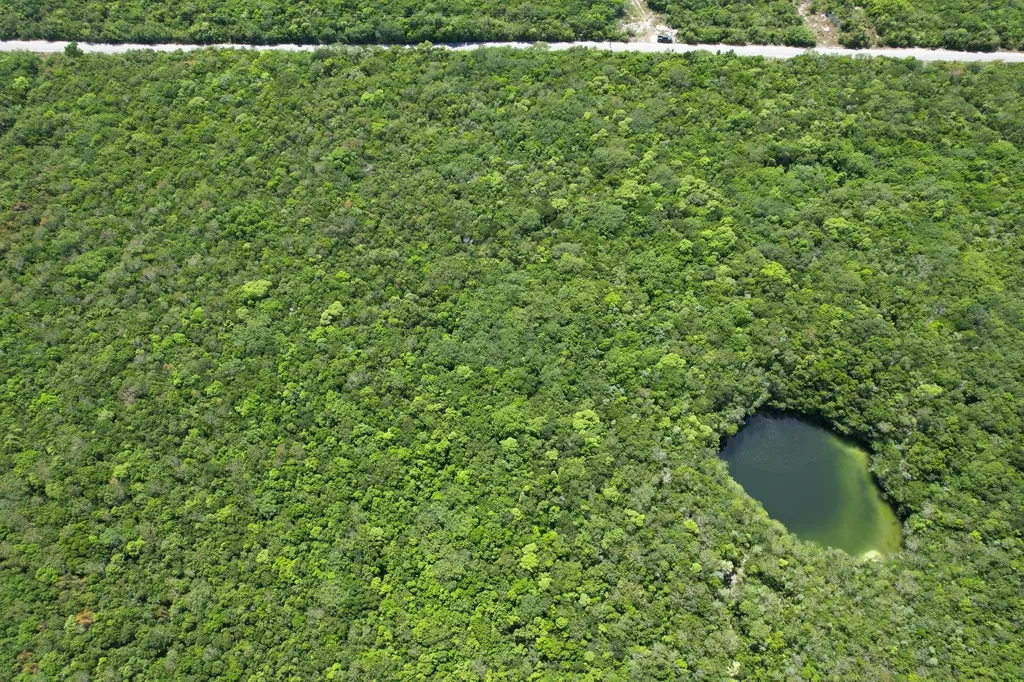 Queens Highway Eleuthera BS