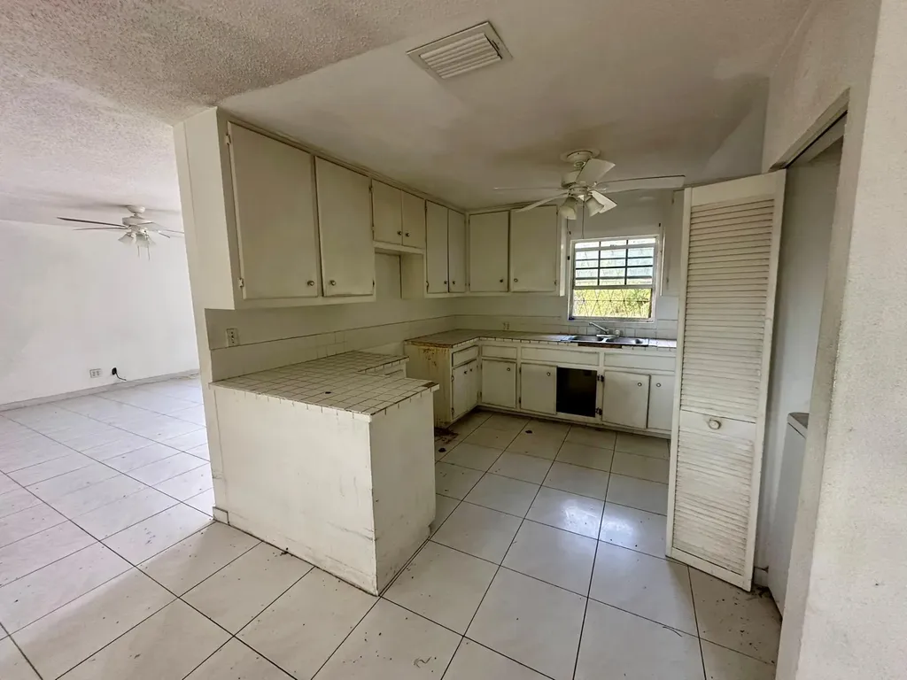 Spinney St, Yeoman's Wood Grand Bahama Freeport BS
