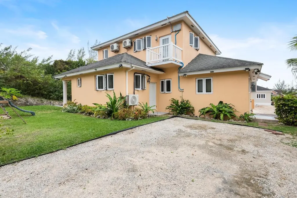 Coral Reef Circle New Providence Paradise Island BS